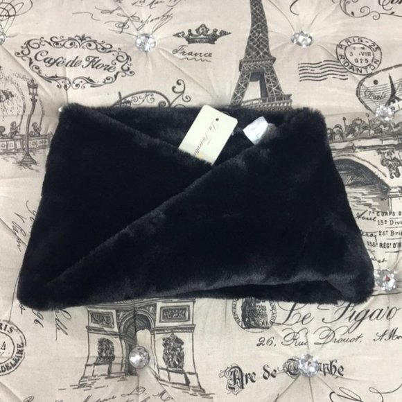 LA FIORENTINA Faux Fur Infinity Scarf - Picture 3 of 6